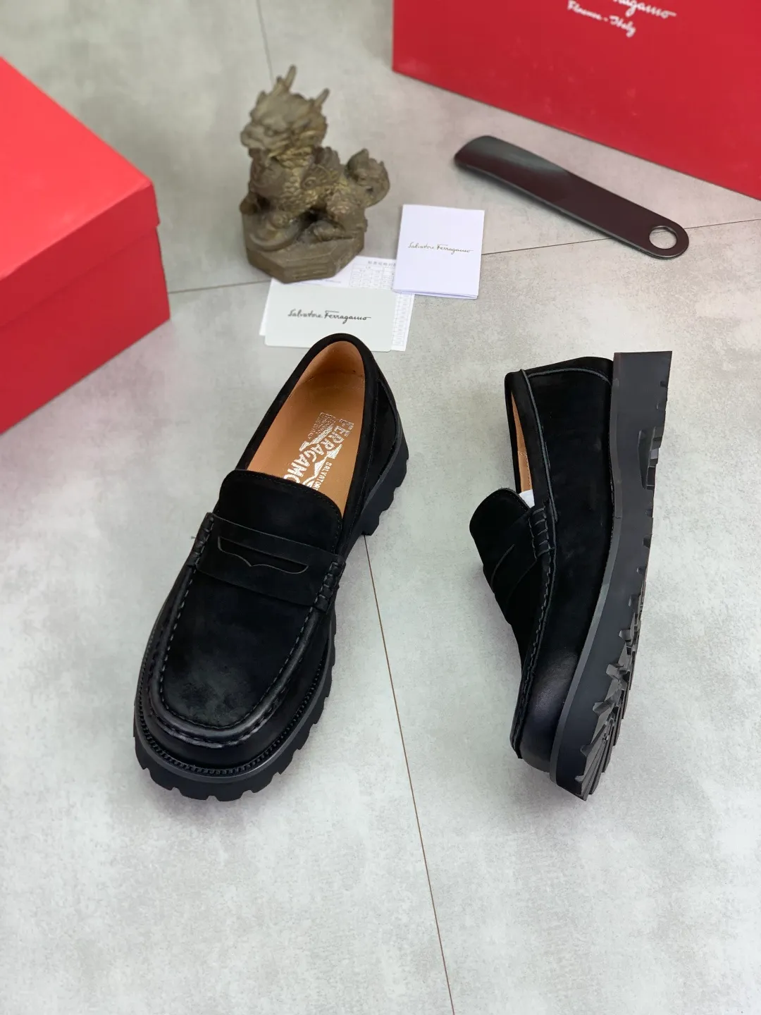 Men's shoes 💰P500 New model [Ferragamo/Ferragamo] Latest model Original imported calfskin, imported pigskin lining + original luxury metal buckle + original rubber outsole Soft and comfortable Size number: 38-44